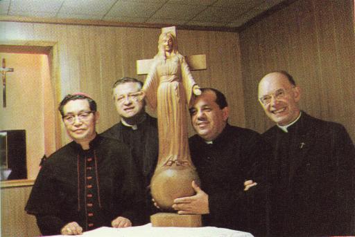 Imagem de Akita e Pe. Gobbi